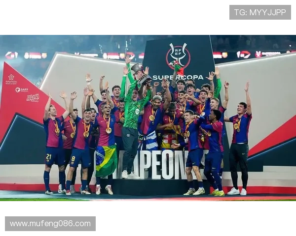 西甲豪门对决巴萨迎战皇马 Messi伤后首度亮相引发球迷热议